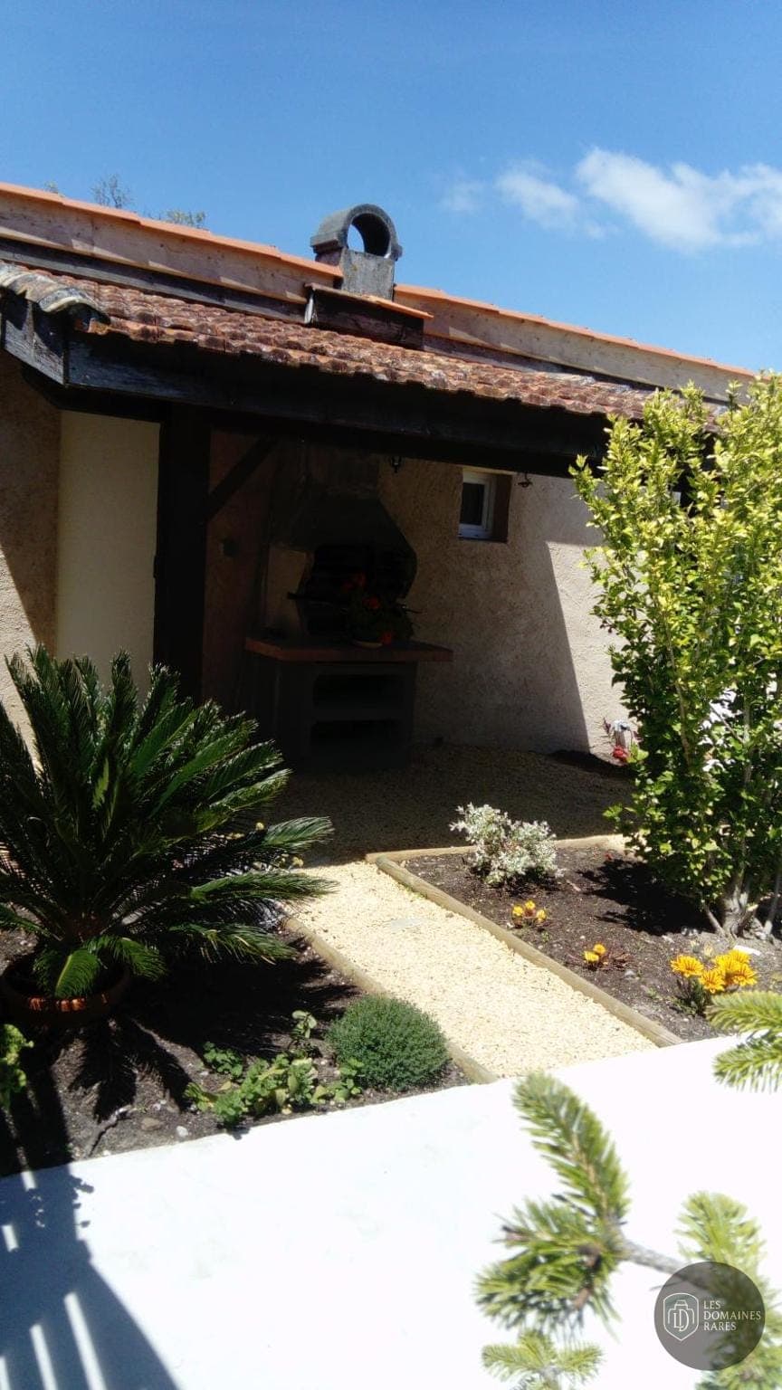 Vue extérieure du lieu L'Orchidée en Centre-Val de Loire