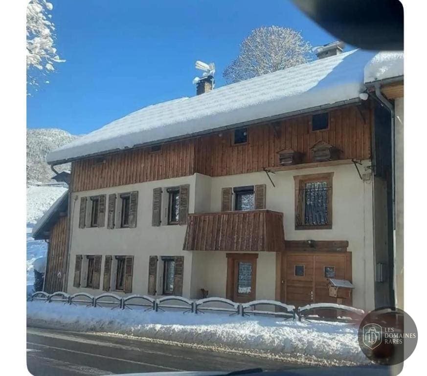 L'Ours Maçon — Extérieur