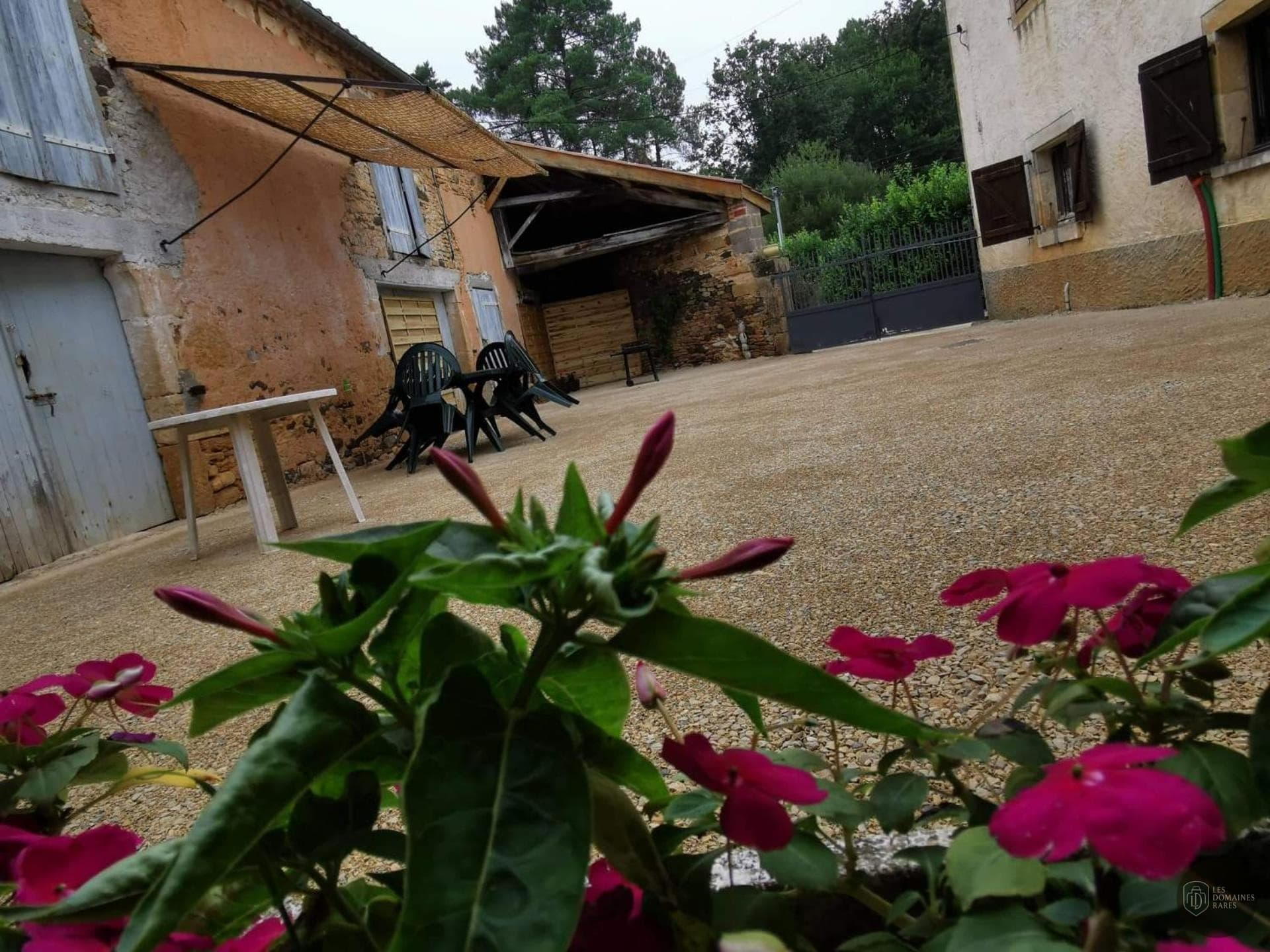 Vue extérieure de l'hôtel L'Oustal Du Lauragais en Occitanie