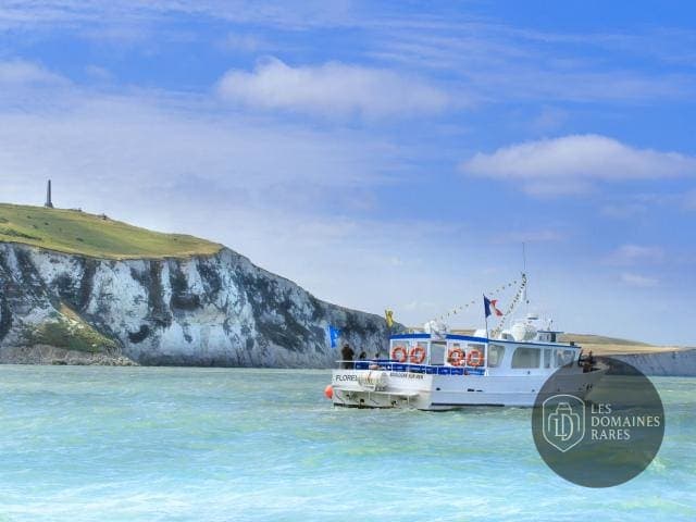 Bateau de tourisme au Cap Blanc-Nez