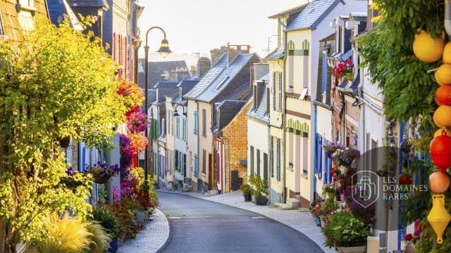 Rue fleurie à Saint-Valery-sur-Somme