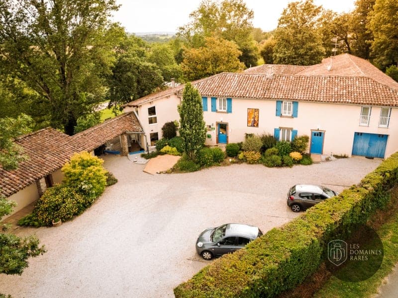 Vue extérieure du domaine La Balagane en Occitanie
