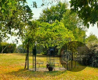 Vue extérieure du domaine La Balagane en Occitanie