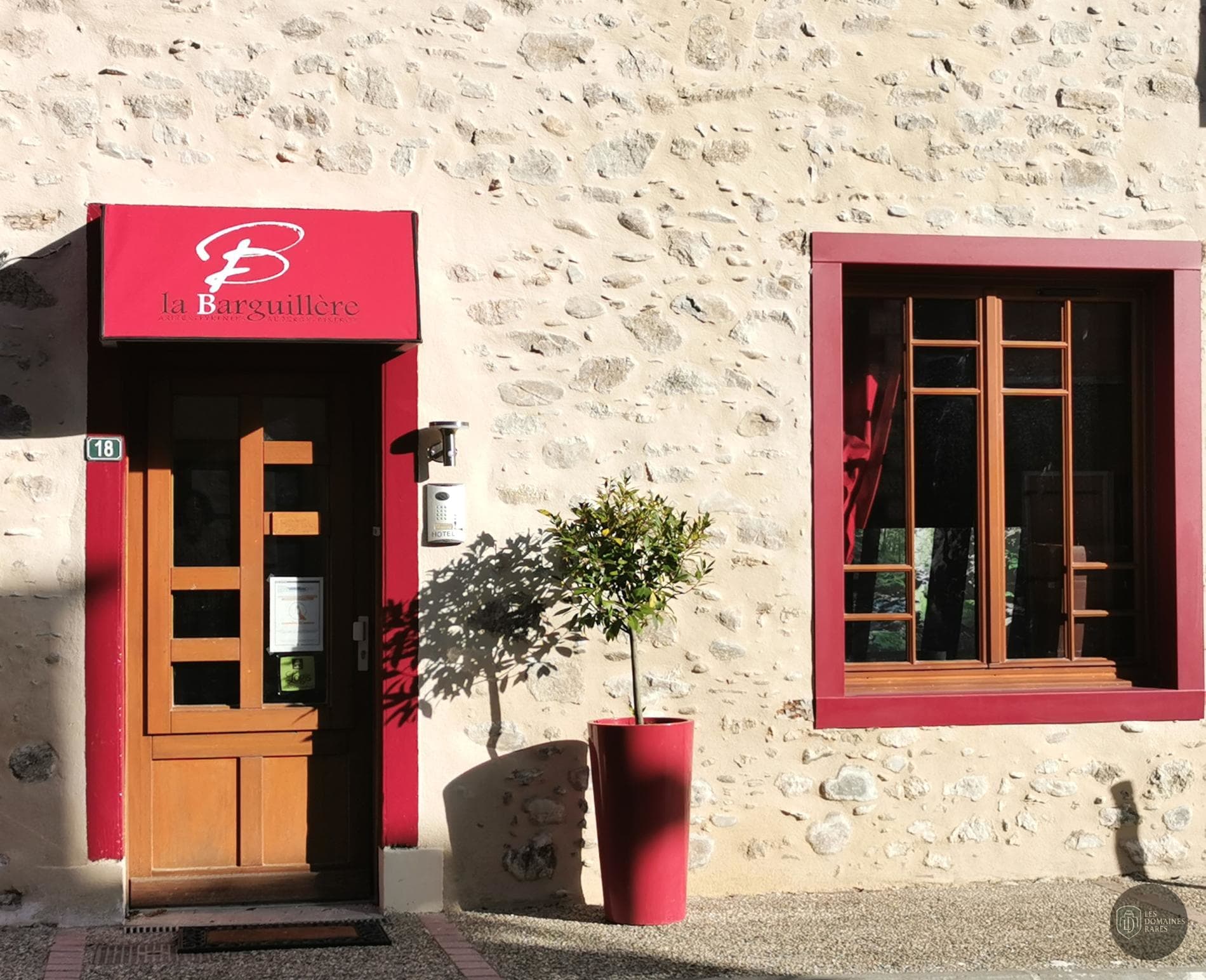Vue extérieure de l'hôtel La Barguillère en Occitanie