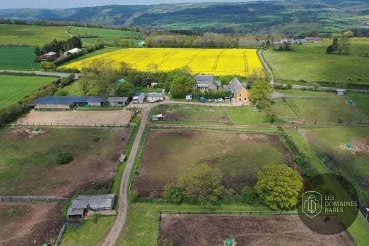 Vue extérieure du domaine La Baronnerie à Chemere en Pays de la Loire