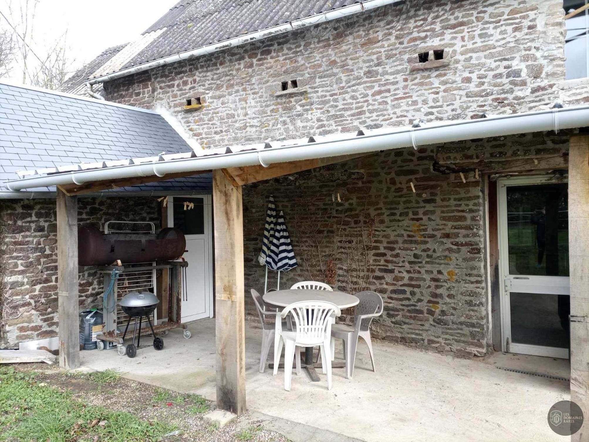 Vue extérieure du domaine La Baronnerie à Chemere en Pays de la Loire
