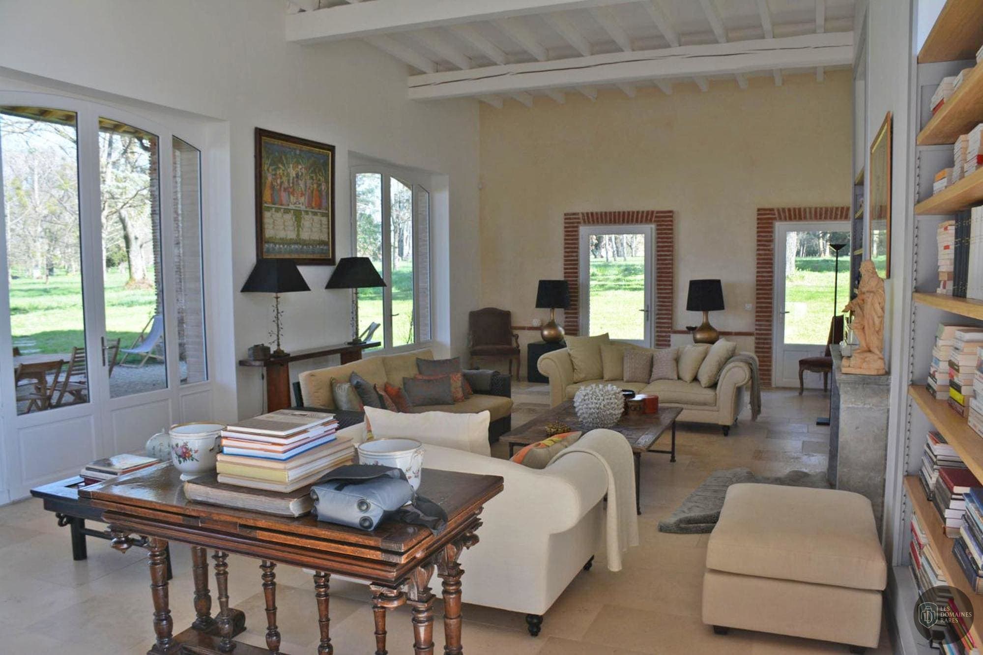 Vue extérieure du bastide La Bastide Rouge en Occitanie