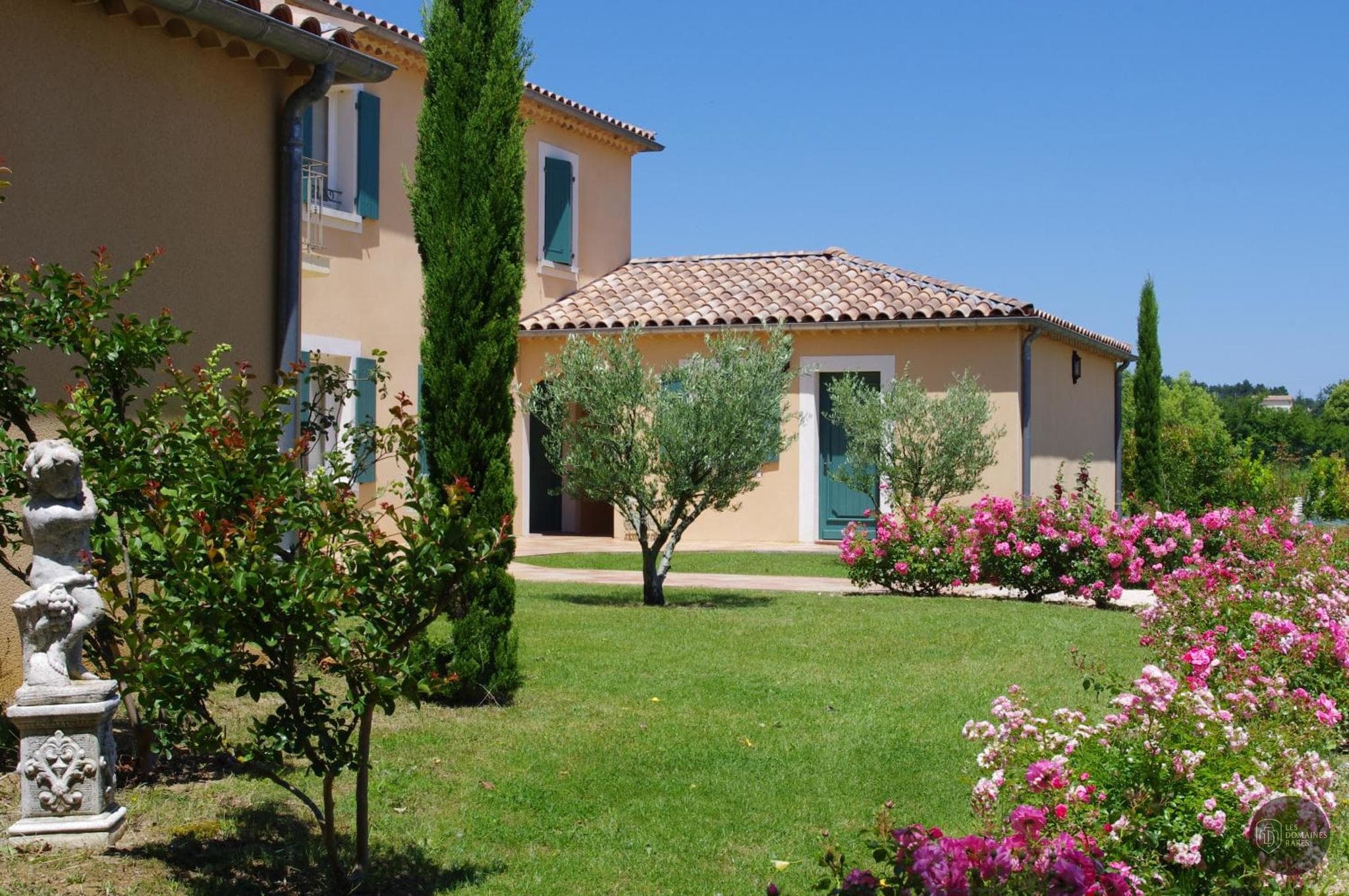 Vue extérieure de l'hôtel La Bastide d'Iris en Auvergne-Rhône-Alpes
