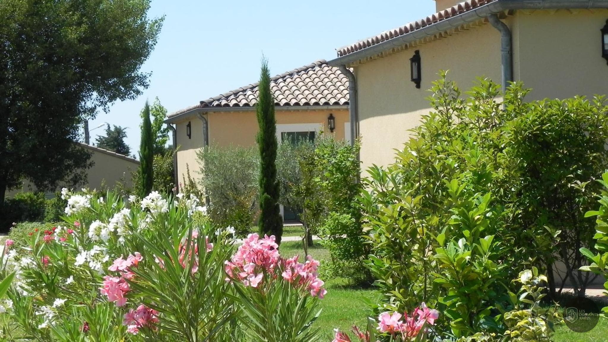 Vue extérieure de l'hôtel La Bastide d'Iris en Auvergne-Rhône-Alpes