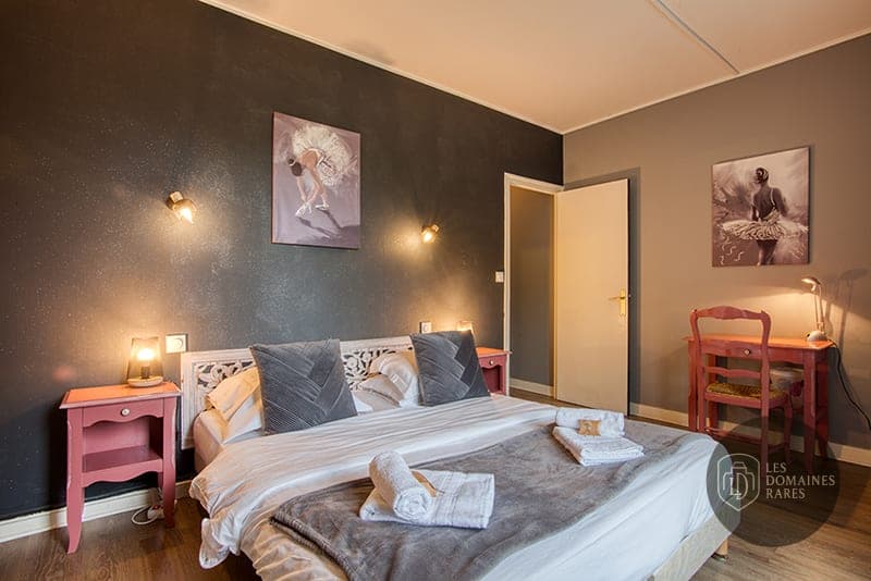 Chambre de l'hôtel La Beauronne à Chancelade en Nouvelle-Aquitaine - séminaire dordogne