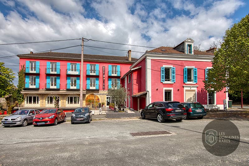 Vue extérieure de l'hôtel La Beauronne à Chancelade en Nouvelle-Aquitaine