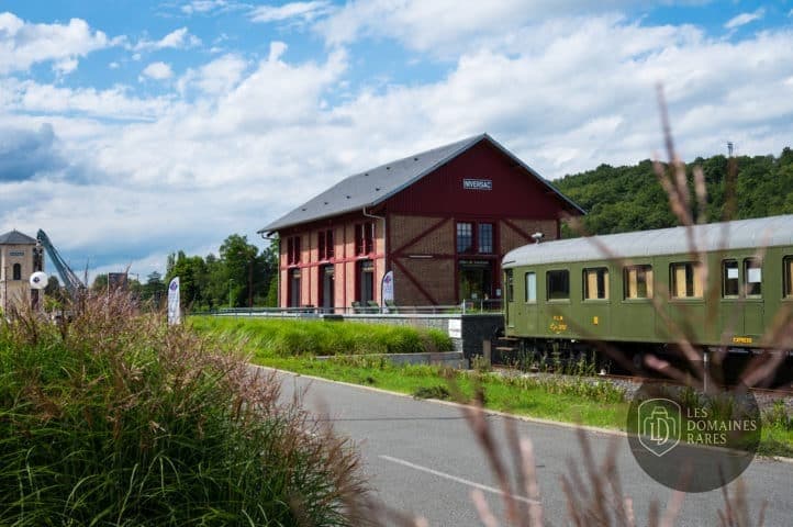 Vue extérieure de l'hôtel La Beauronne à Chancelade en Nouvelle-Aquitaine