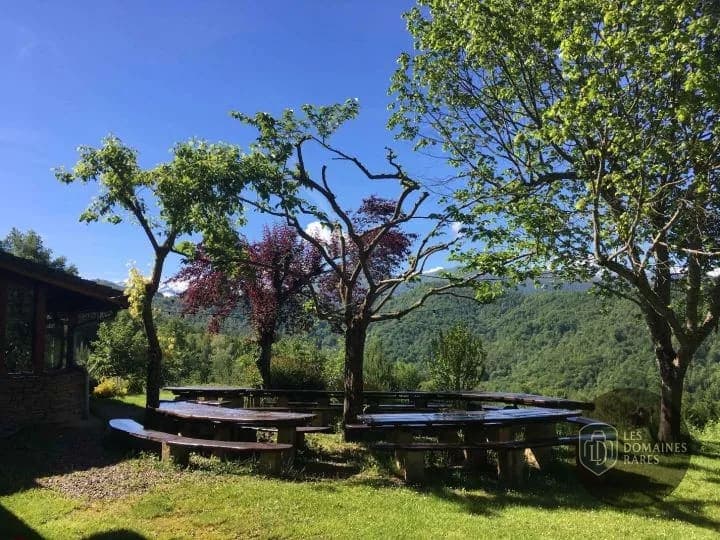 Vue extérieure du gîte La Bernadole en Occitanie