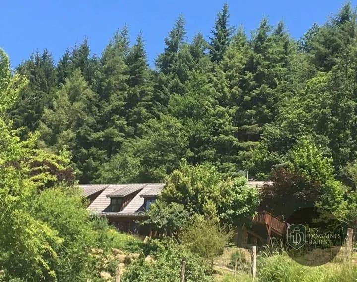 Vue extérieure du gîte La Bernadole en Occitanie