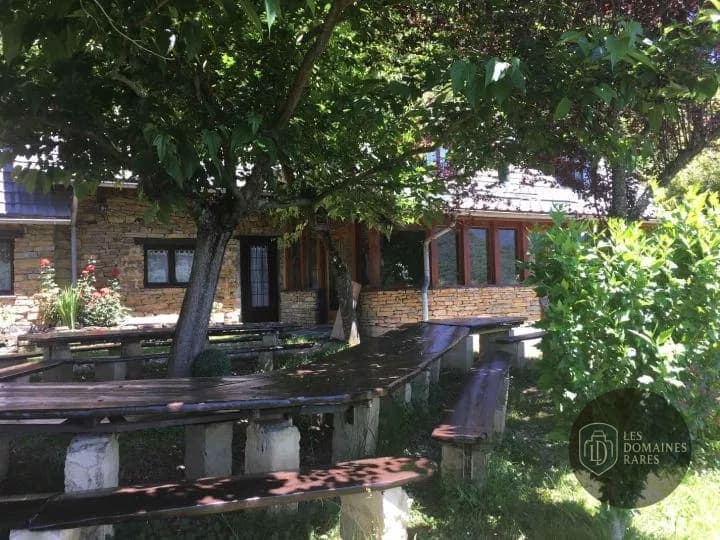 Vue extérieure du gîte La Bernadole en Occitanie