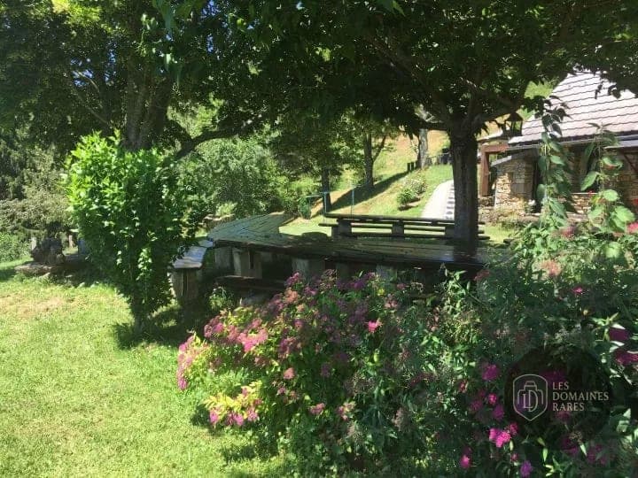Vue extérieure du gîte La Bernadole en Occitanie