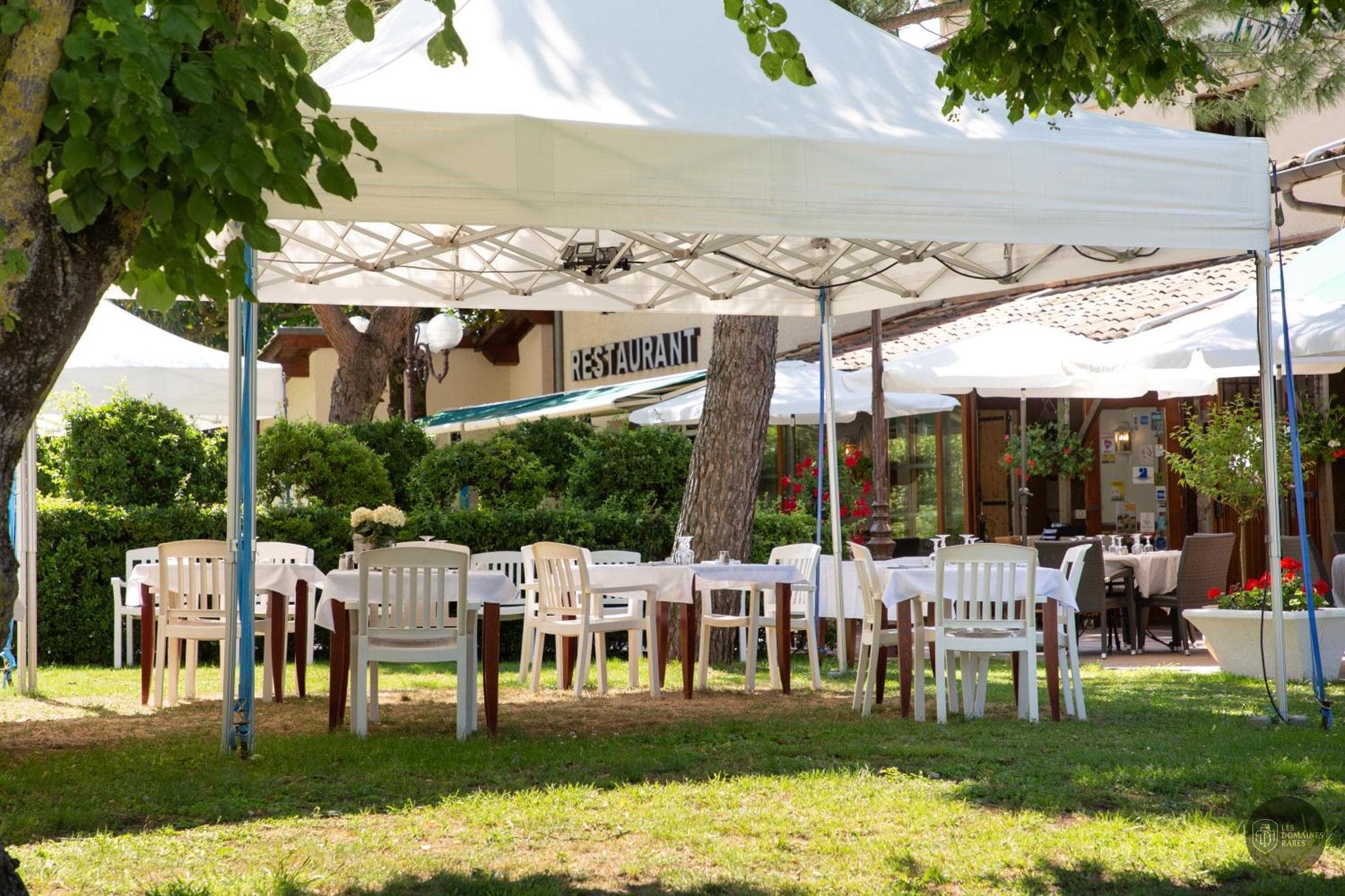 Vue extérieure de l'hôtel La Bombardière à Cuq en Occitanie