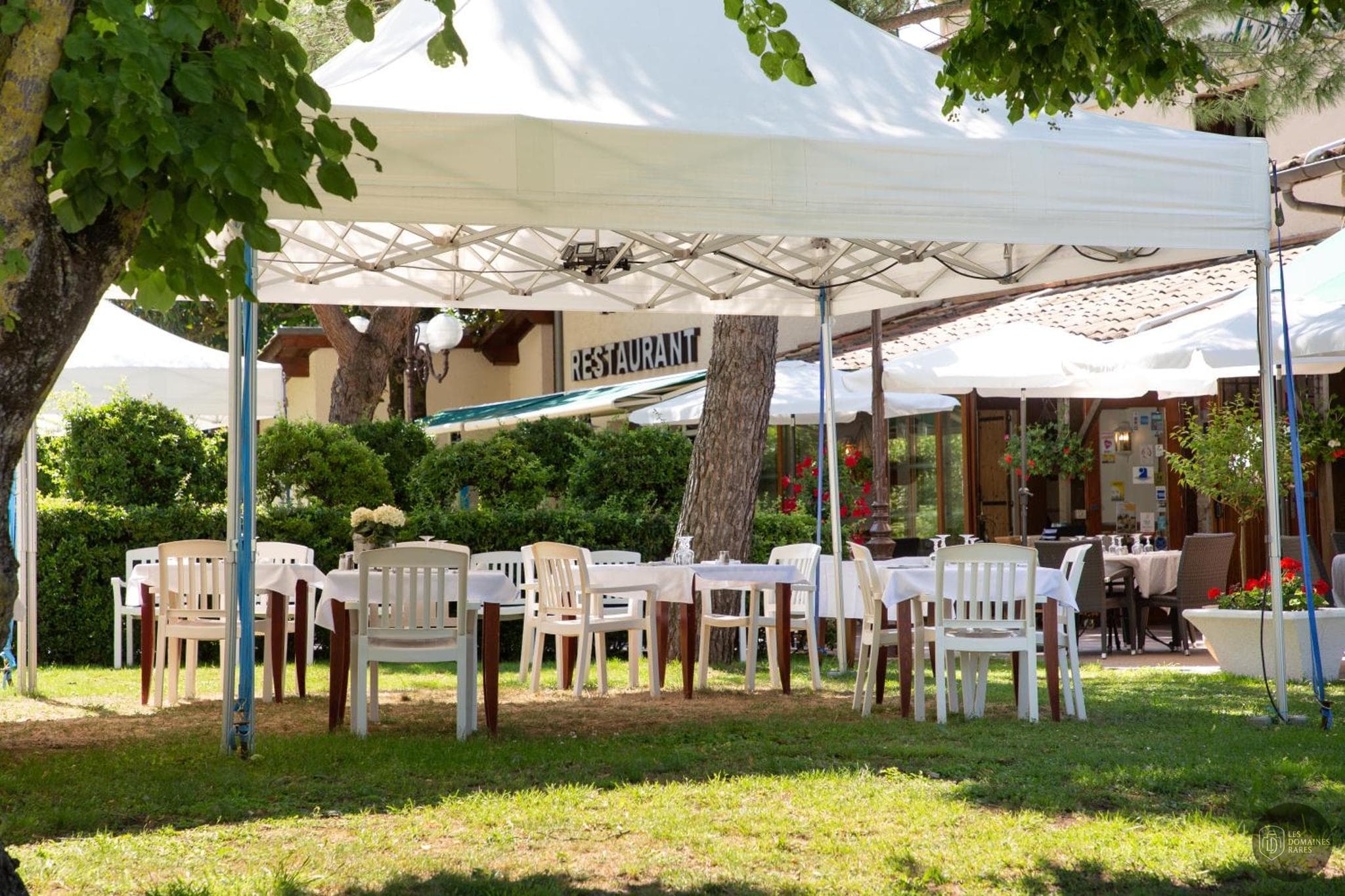 Vue extérieure de l'hôtel La Bombardière à Cuq en Occitanie