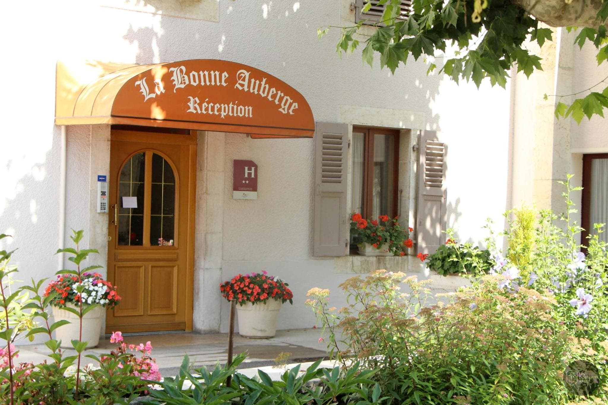 Vue extérieure de l'auberge La Bonne Auberge à Nouzerines en Nouvelle-Aquitaine