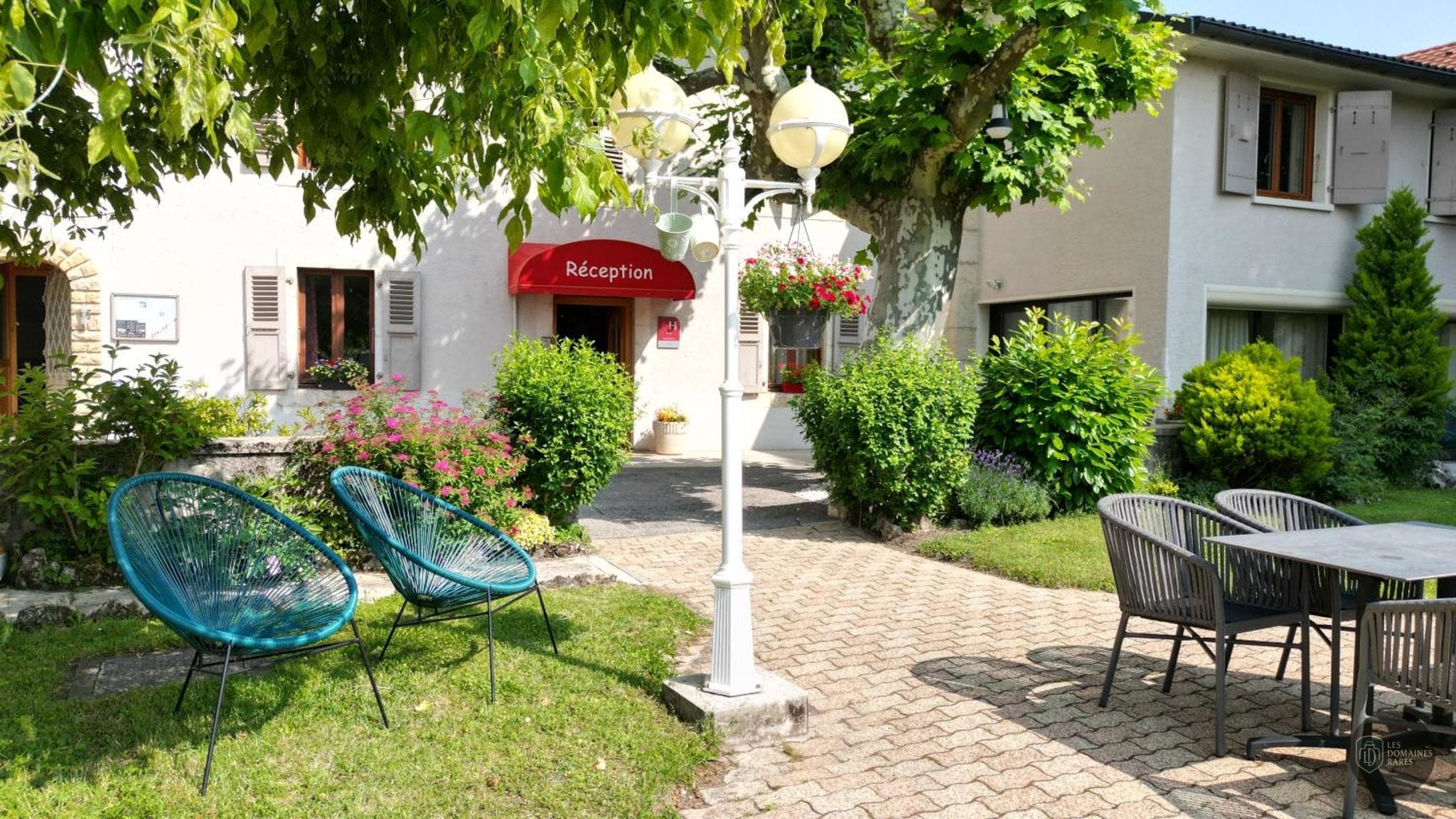 Vue extérieure de l'auberge La Bonne Auberge à Nouzerines en Nouvelle-Aquitaine