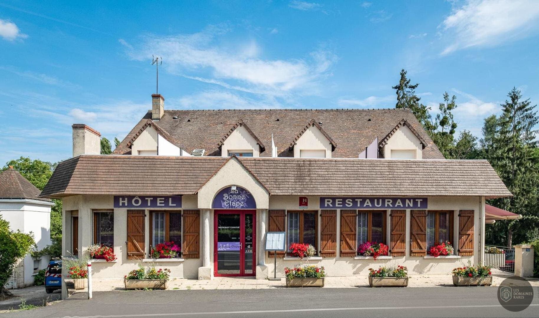 Vue extérieure de l'hôtel La Bonne Etape en Provence-Alpes-Côte d'Azur