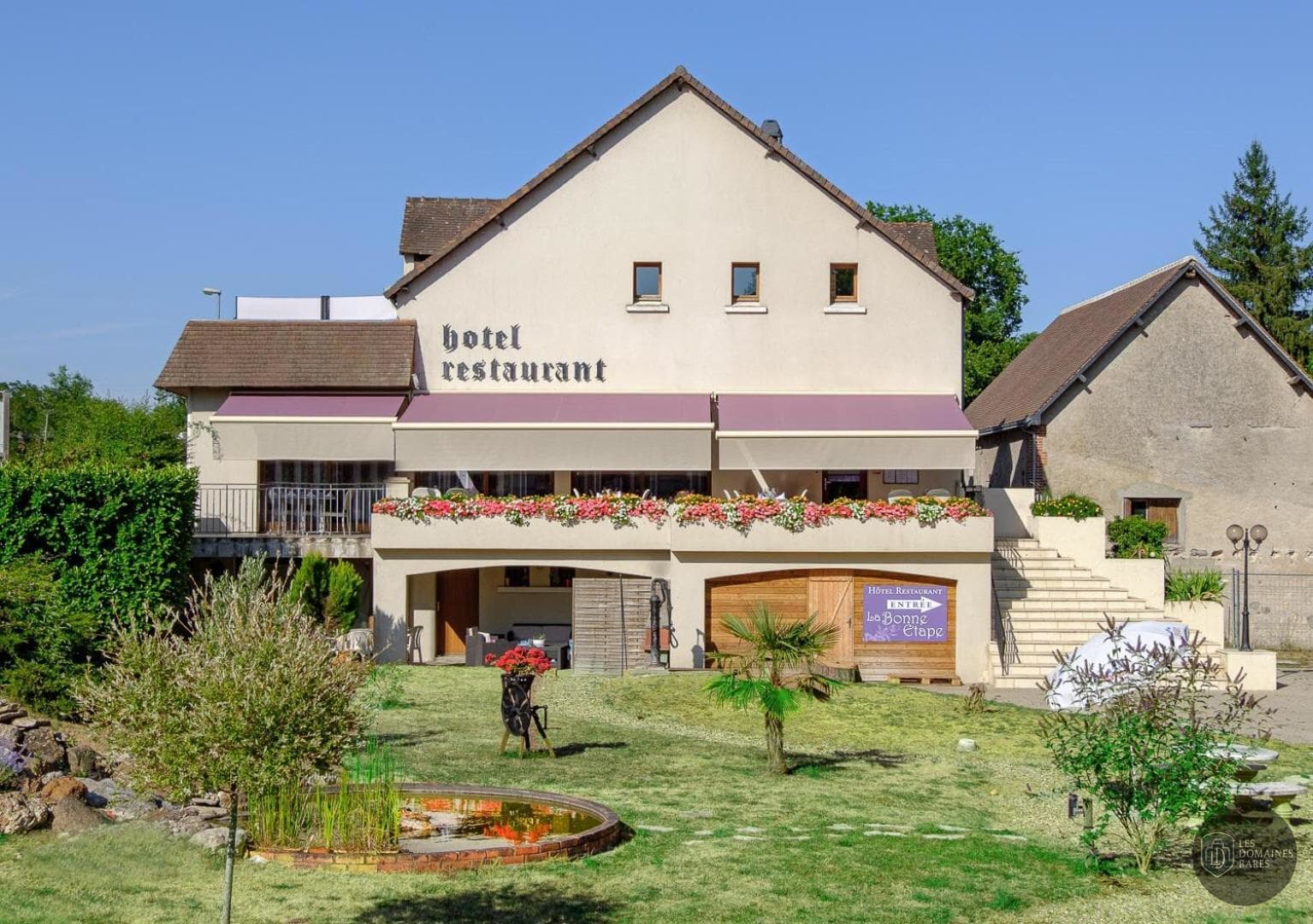 Vue extérieure de l'hôtel La Bonne Etape en Provence-Alpes-Côte d'Azur