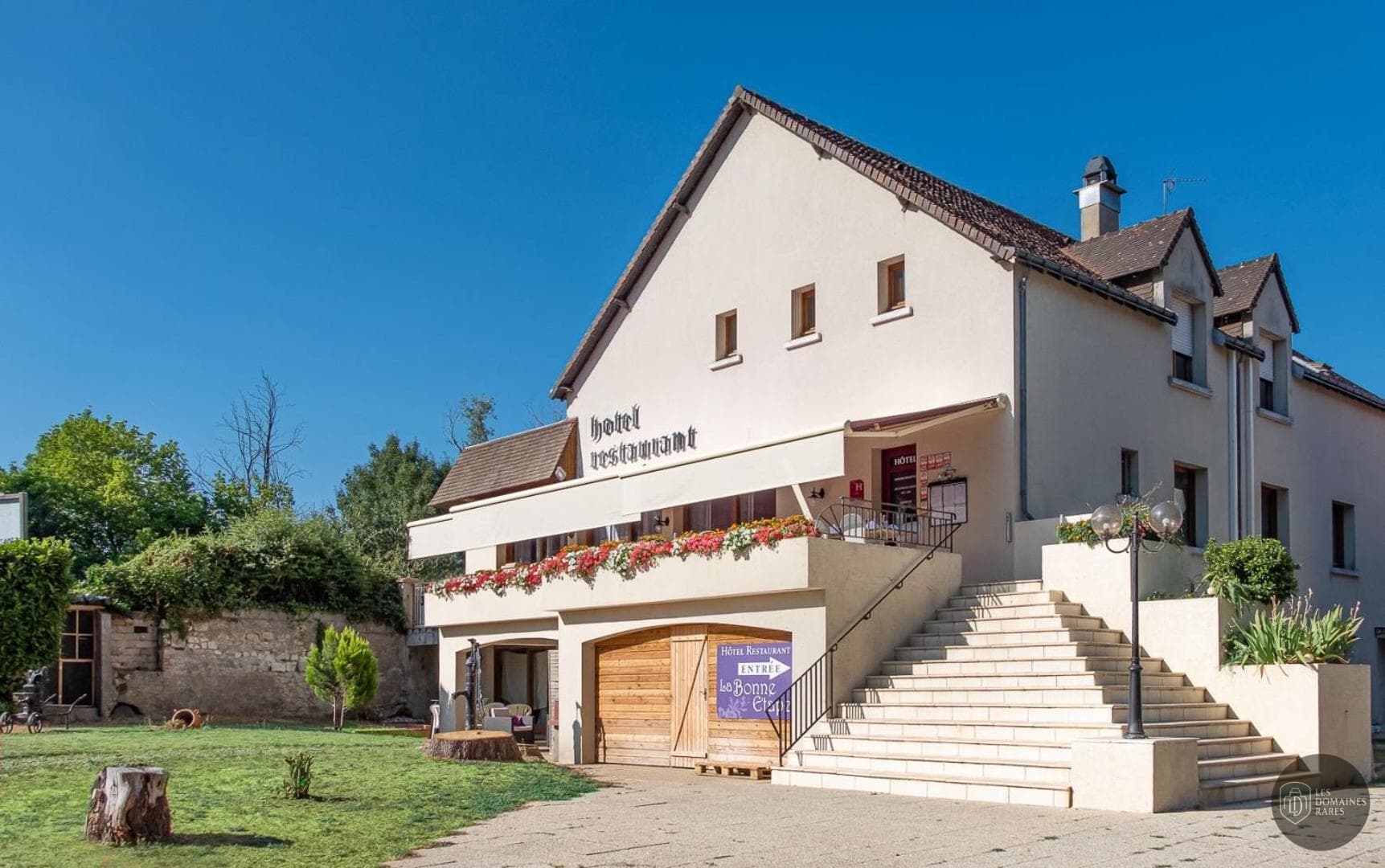 Vue extérieure de l'hôtel La Bonne Etape en Provence-Alpes-Côte d'Azur