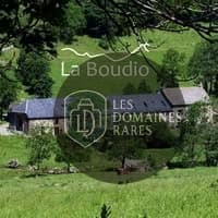 Vue extérieure du lieu La Boudio à Lavigerie en Auvergne-Rhône-Alpes