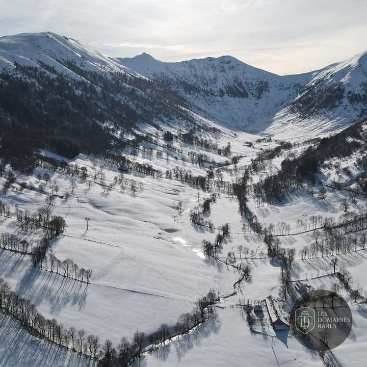 Vue extérieure du lieu La Boudio à Lavigerie en Auvergne-Rhône-Alpes