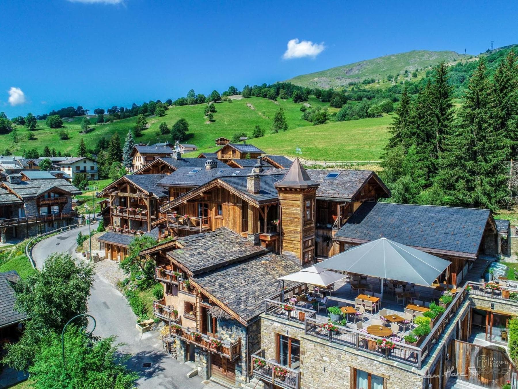 Vue extérieure de l'hôtel La Bouitte à Val en Auvergne-Rhône-Alpes