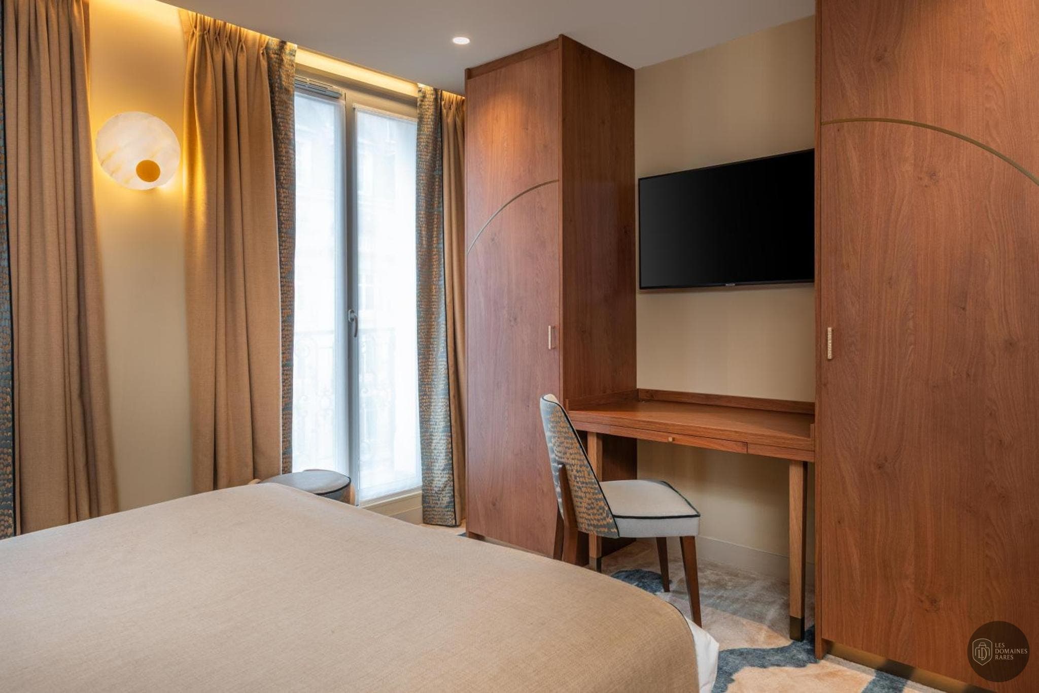 Vue extérieure de l'hôtel La Bourdonnais à Paris en Île-de-France