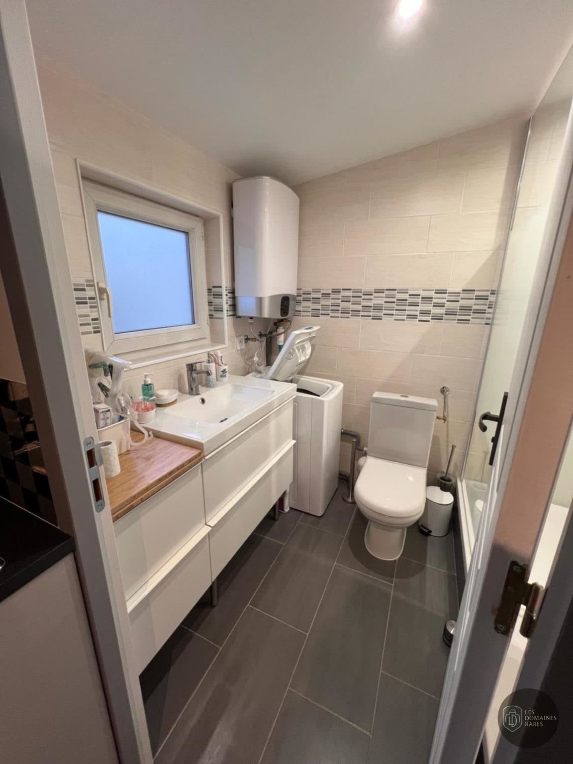Vue extérieure du lieu La Cabane Coworking à Mans en Pays de la Loire