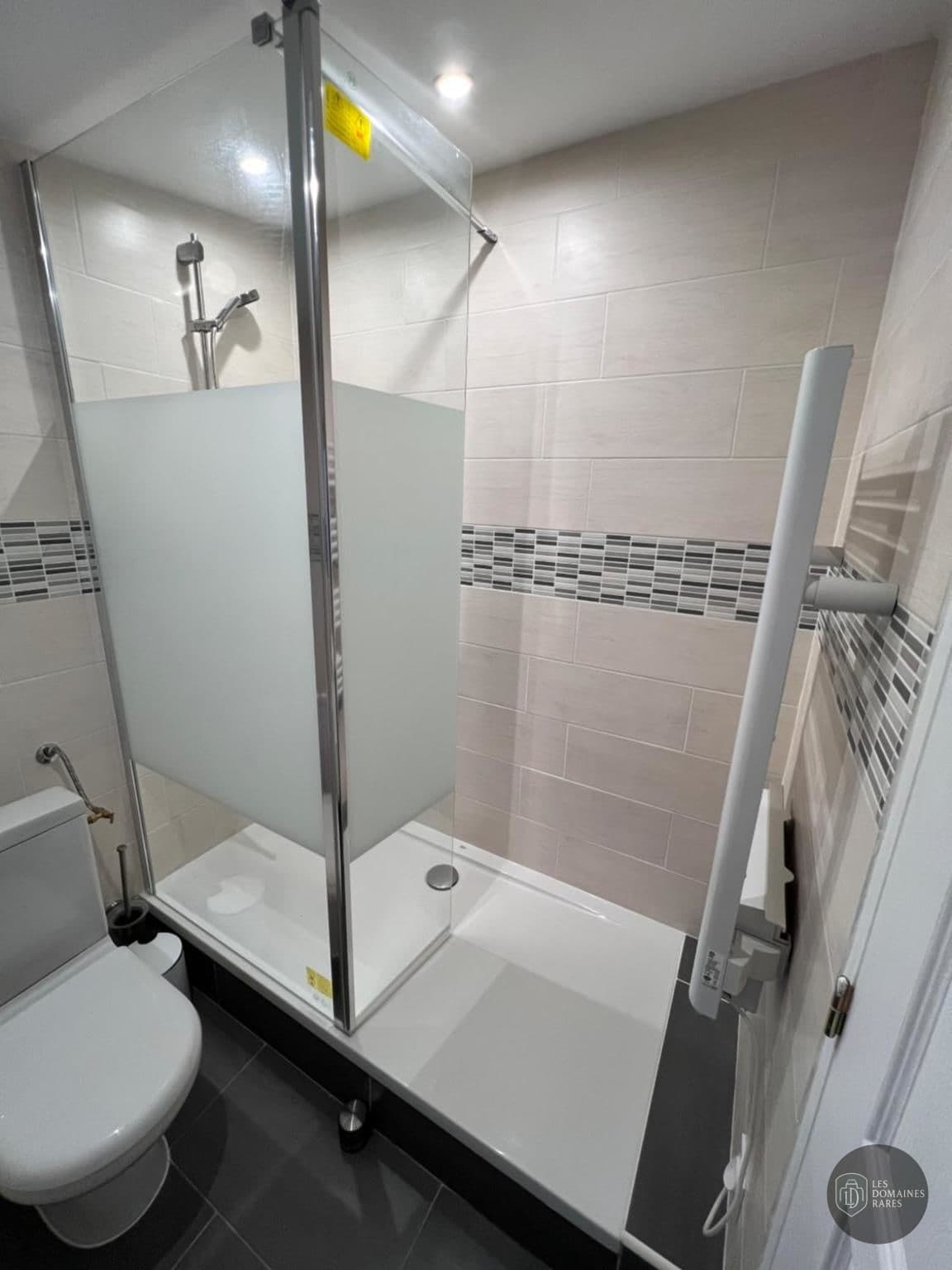 Vue extérieure du lieu La Cabane Coworking à Mans en Pays de la Loire