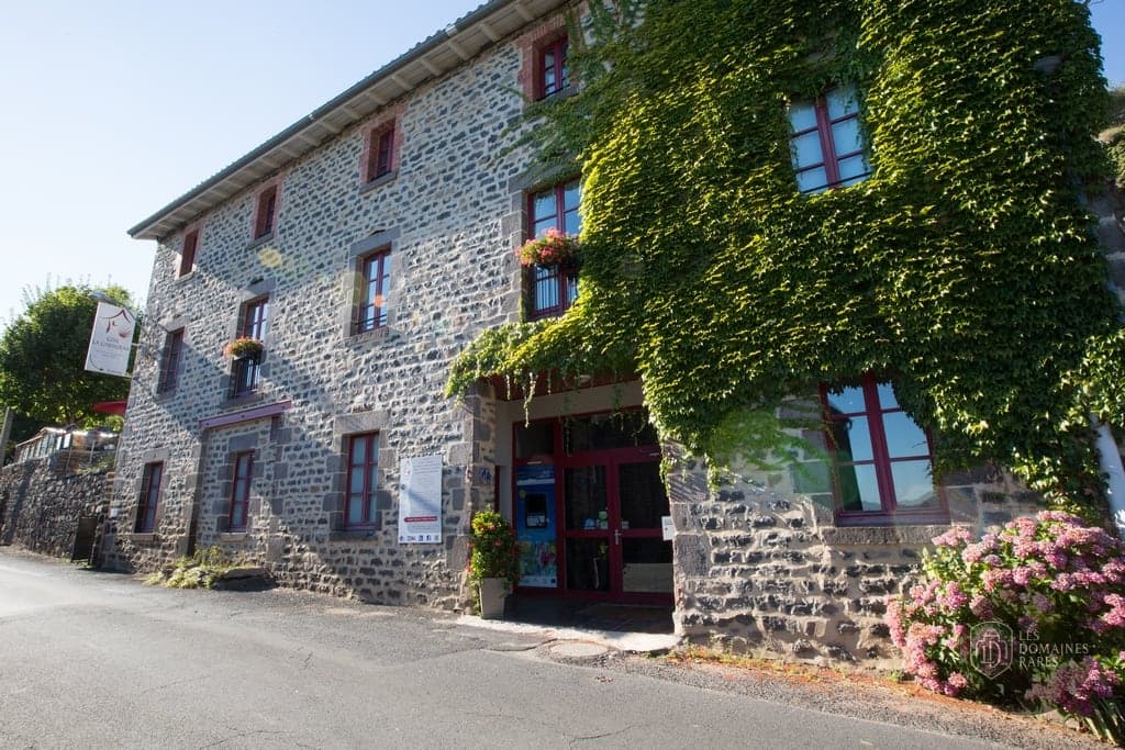 Vue extérieure du lieu La Cabourne en Auvergne-Rhône-Alpes