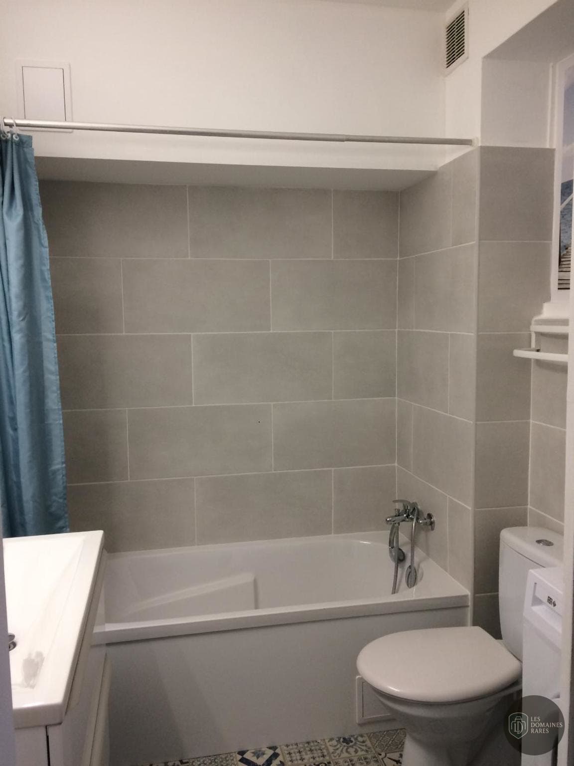Salle de bain du domaine La Caravelle en Occitanie