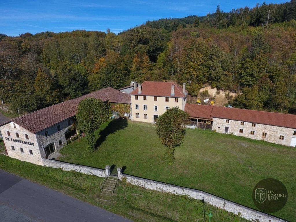 Vue extérieure du lieu La Chaponnière en Auvergne-Rhône-Alpes