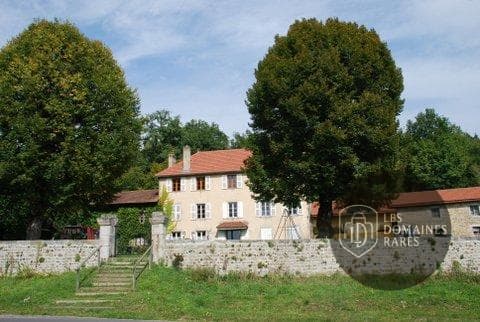 Vue extérieure du lieu La Chaponnière en Auvergne-Rhône-Alpes