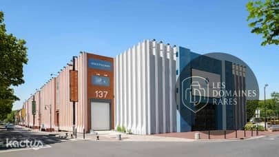 Façade moderne du Dock Pullman