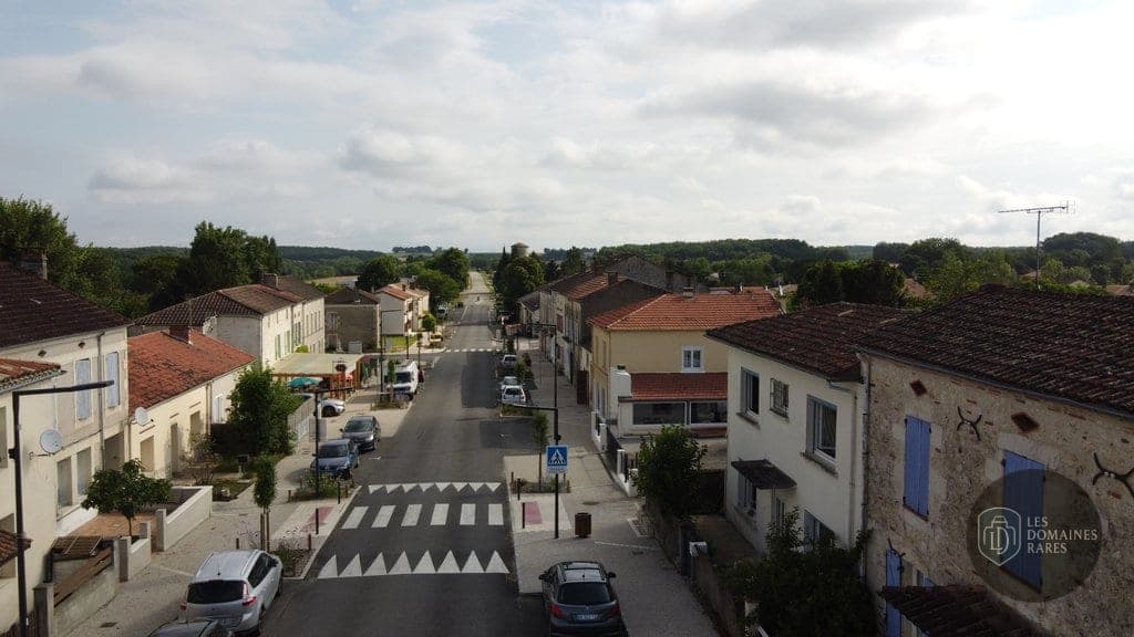 Vue extérieure du lieu La Croix Blanche à Pluvigner en Bretagne