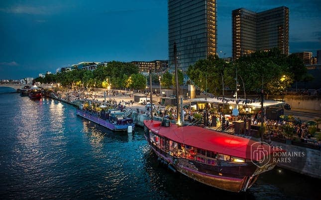 Vue extérieure du lieu La Dame de Canton à Paris en Île-de-France