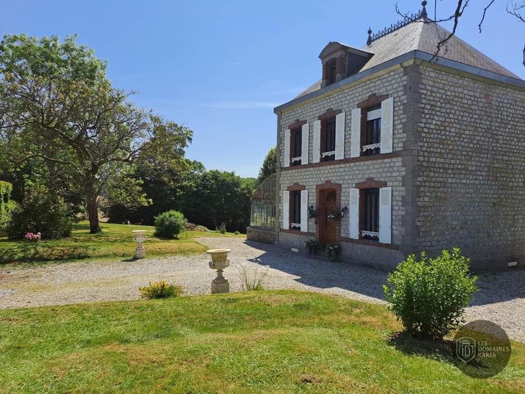 Vue extérieure du lieu La Demeure d'Ogust en Bretagne