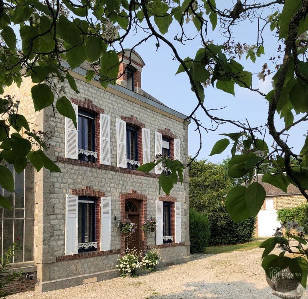 Vue extérieure du lieu La Demeure d'Ogust en Bretagne