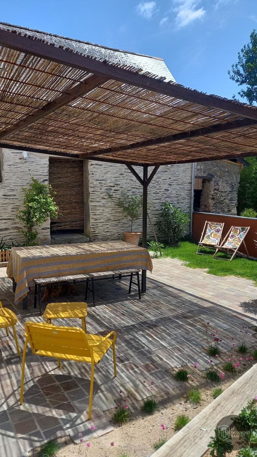 Vue extérieure du gîte La Demoiselle en Auvergne-Rhône-Alpes