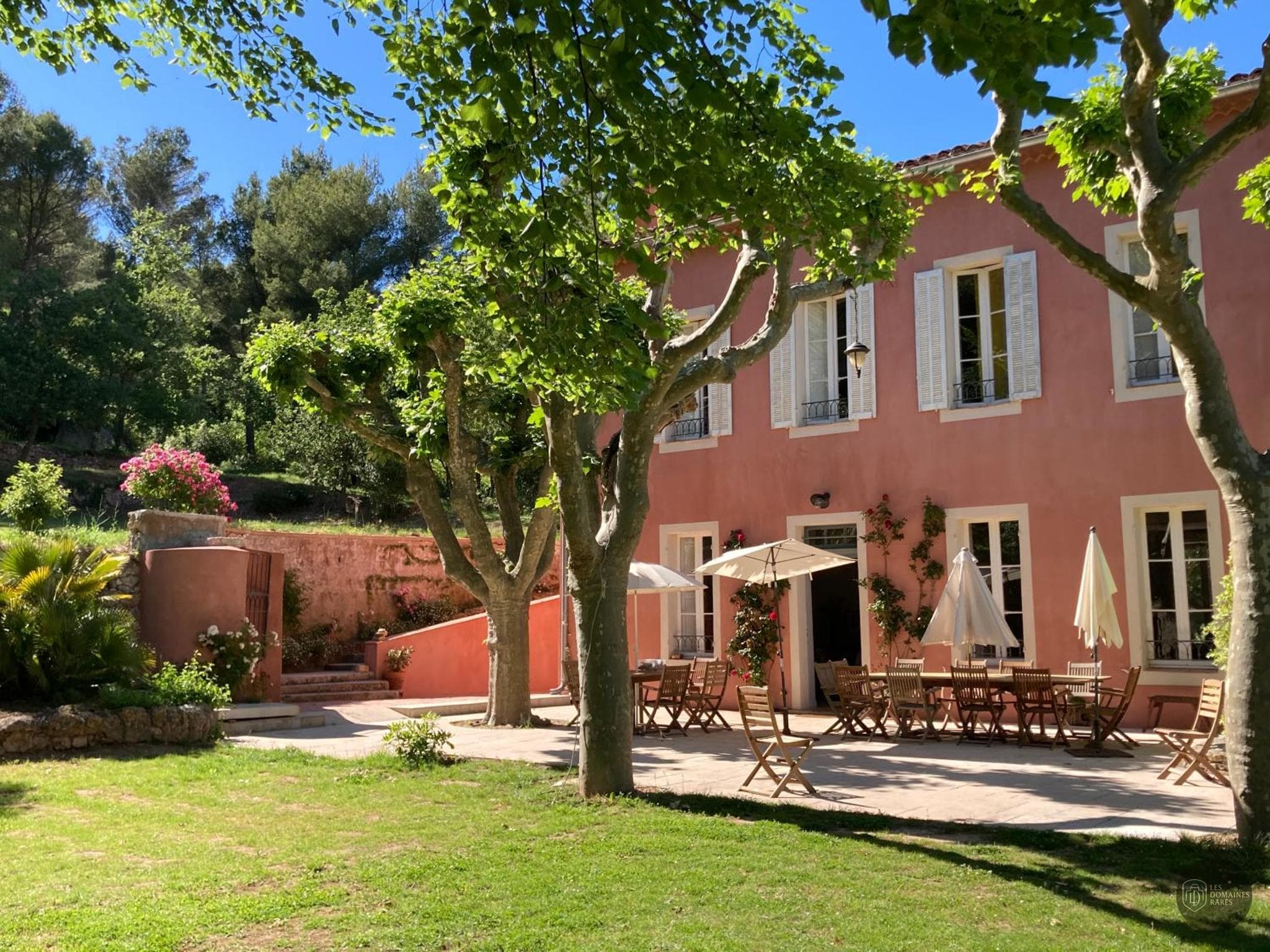 Vue extérieure du domaine La Féraude à Gardanne en Provence-Alpes-Côte d'Azur