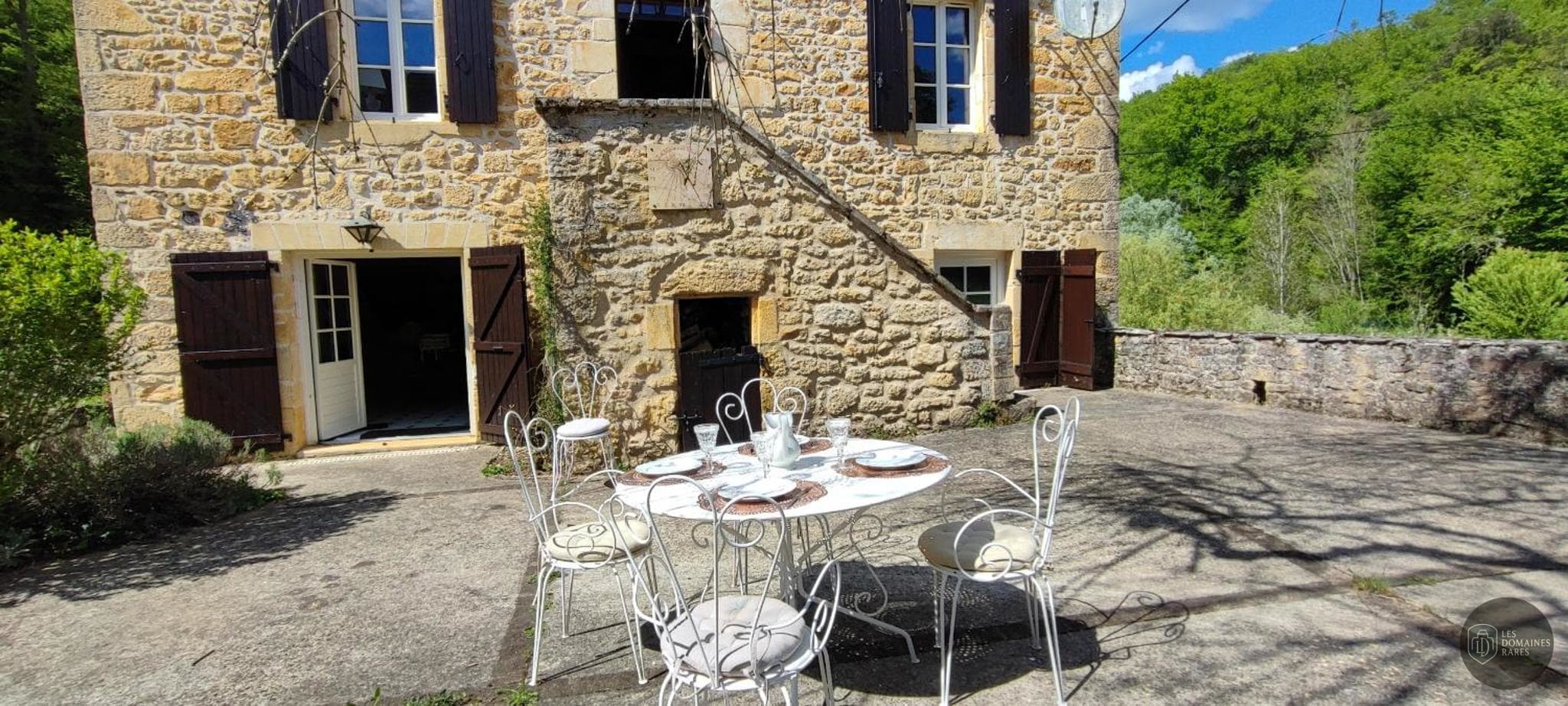 Vue extérieure de la ferme La Ferme aux Saules à Menucourt en Île-de-France