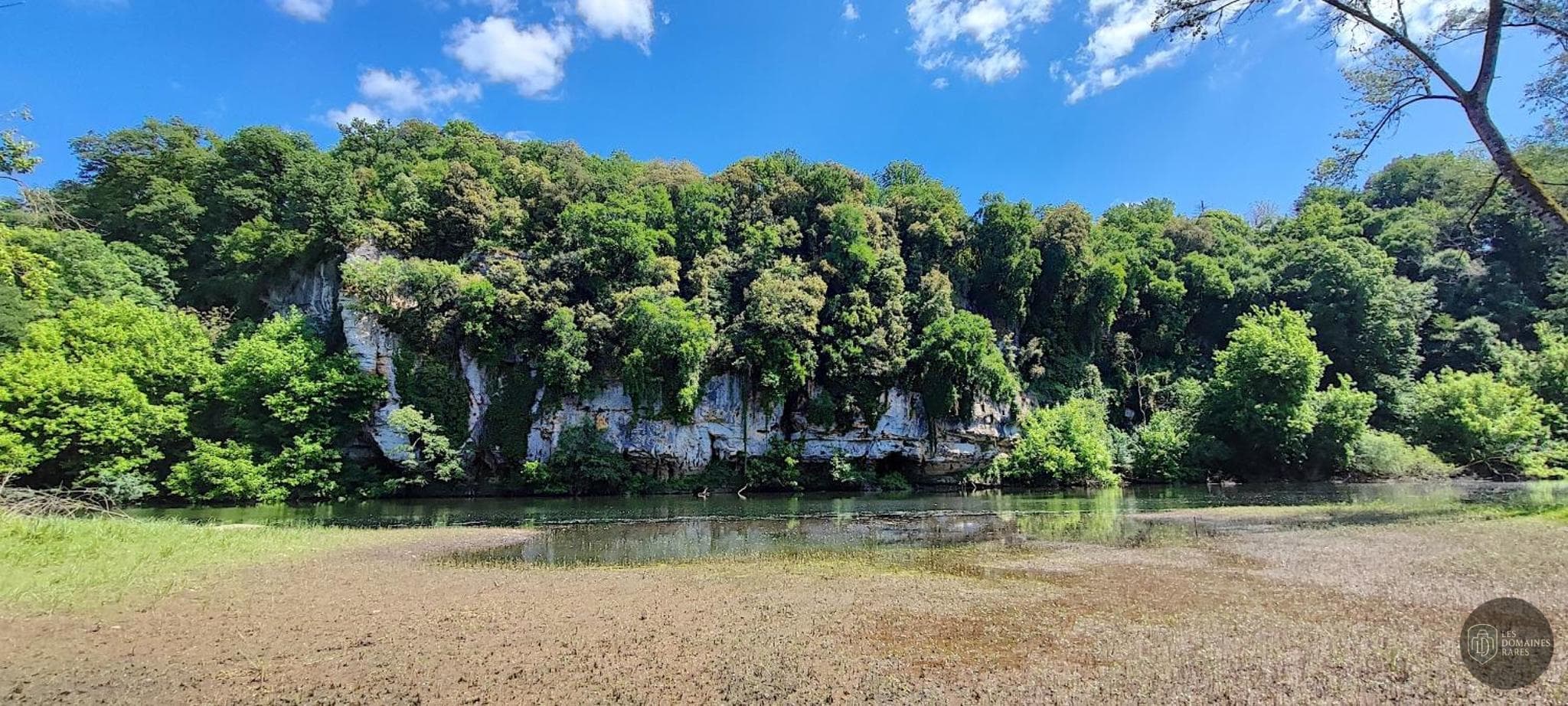 Vue extérieure de la ferme La Ferme aux Saules à Menucourt en Île-de-France
