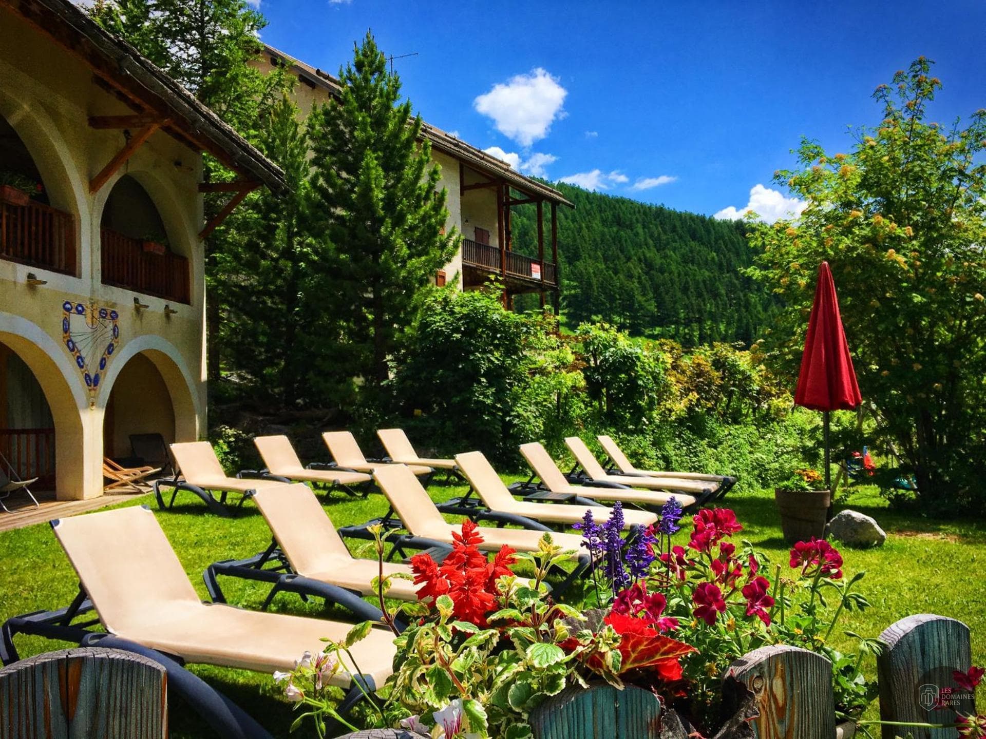 Vue extérieure de l'hôtel La Ferme de L'Izoard à Arvieux en Provence-Alpes-Côte d'Azur