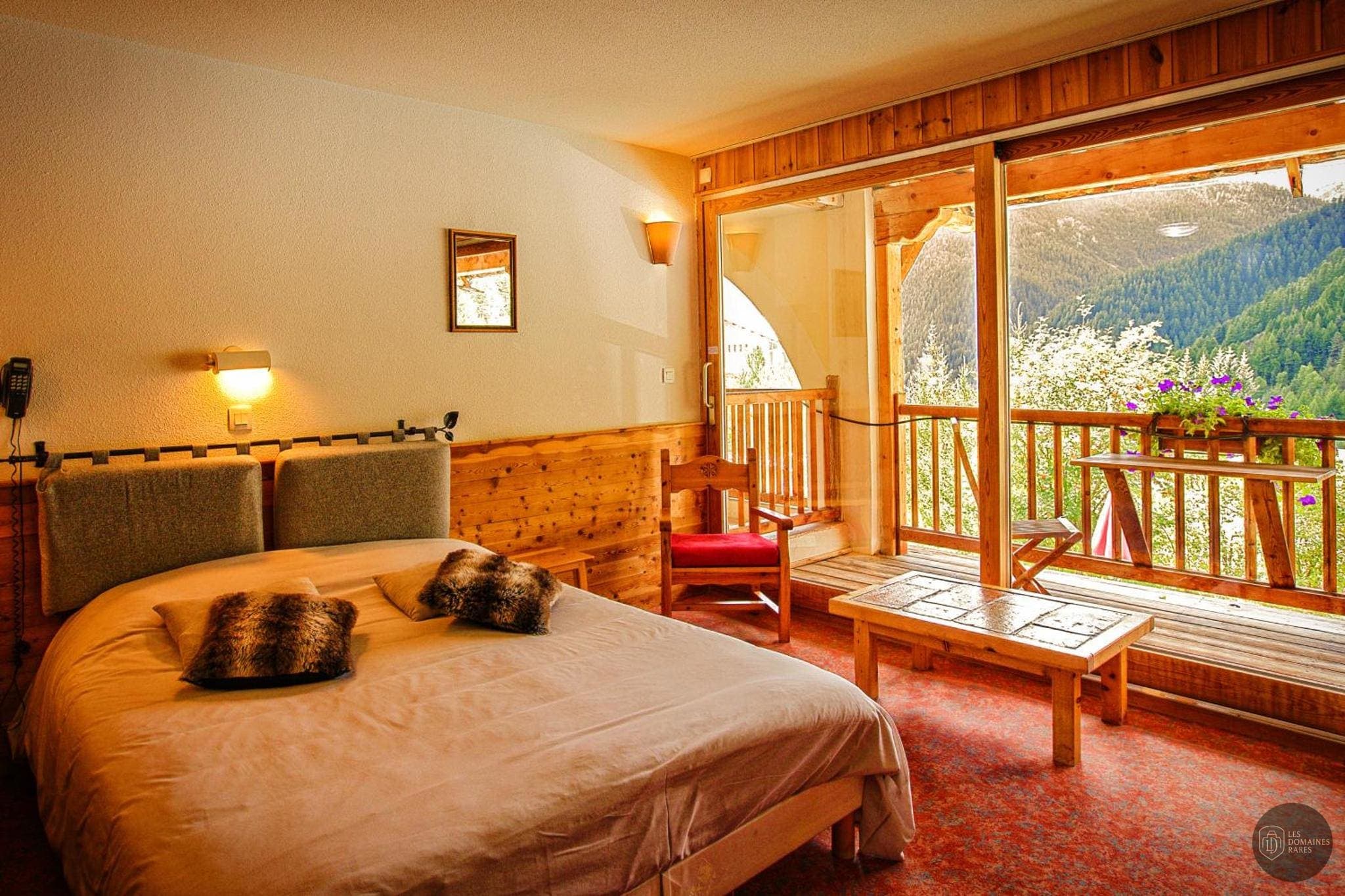 Vue extérieure de l'hôtel La Ferme de L'Izoard à Arvieux en Provence-Alpes-Côte d'Azur
