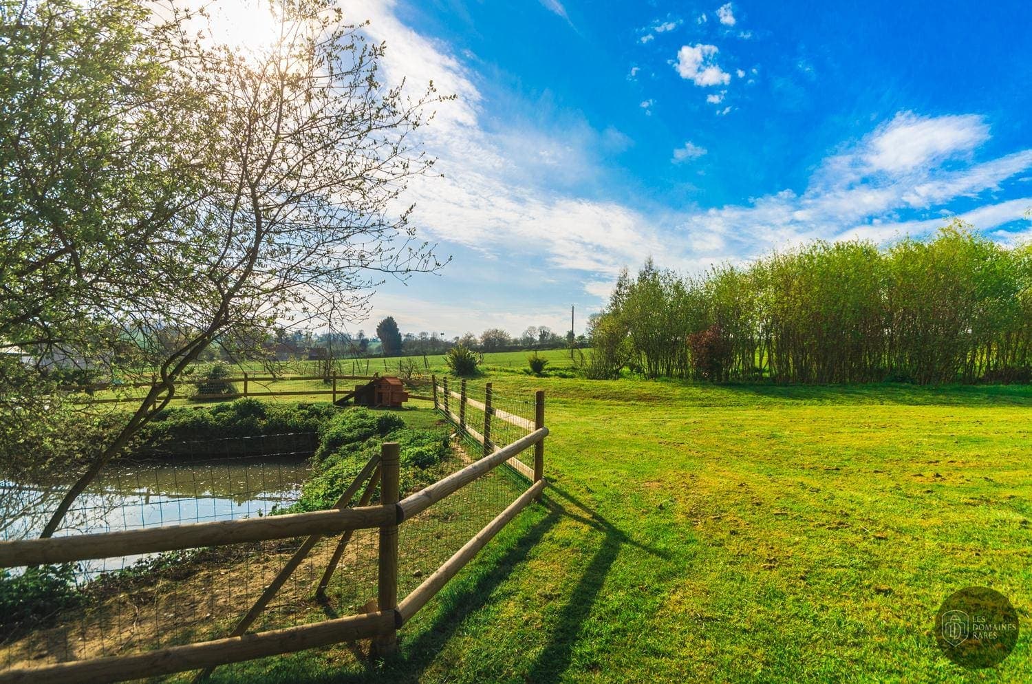 Vue extérieure de l'hôtel La Ferme des Epis à Ouffières en Normandie