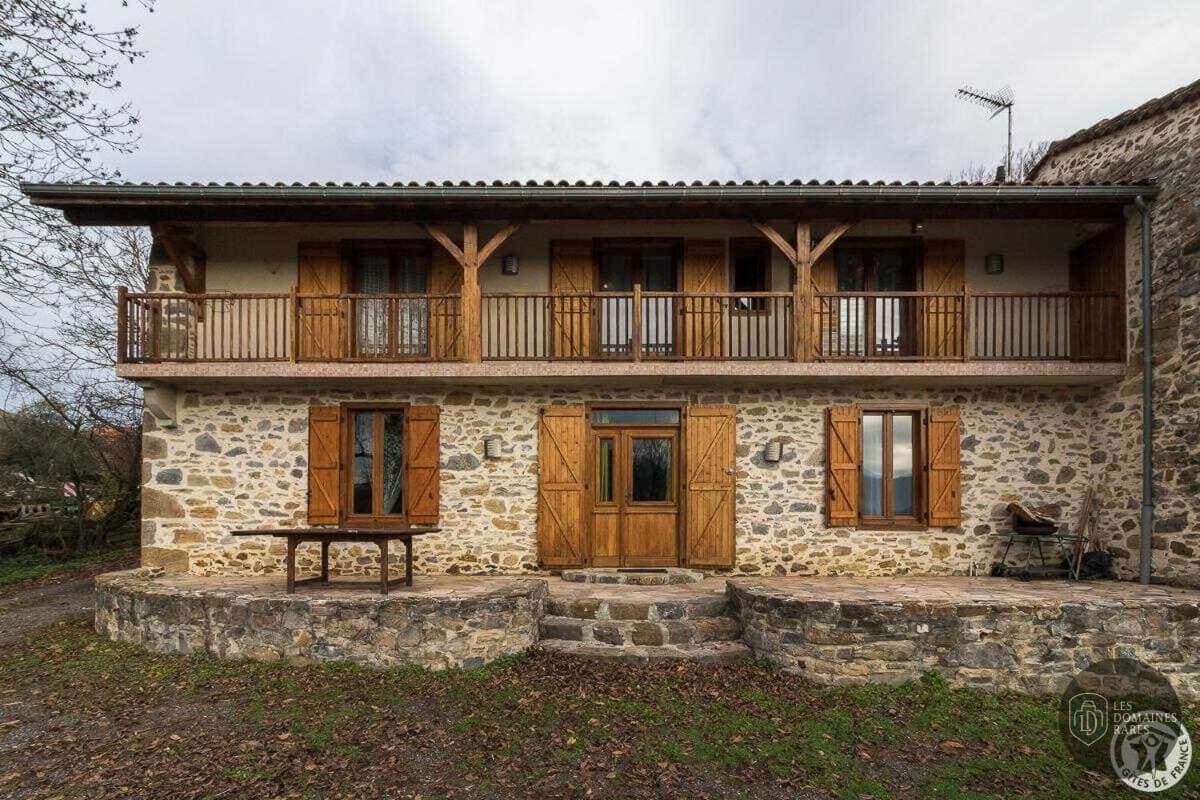 Vue extérieure du domaine La Ferme des Janets en Provence-Alpes-Côte d'Azur